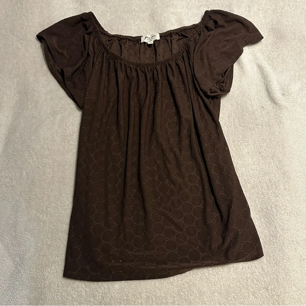 brown patterned top - Picture 3 of 5